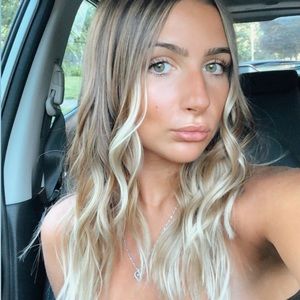 Meet your Posher, Mia